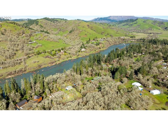1176 WHISTLERS Ln, Roseburg, OR 97470