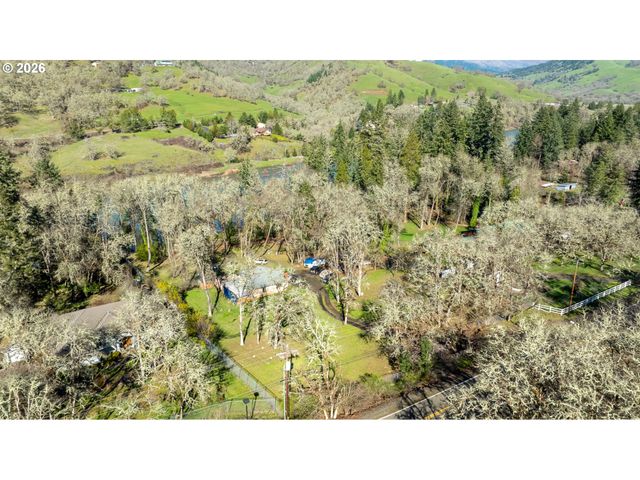 1176 WHISTLERS Ln, Roseburg, OR 97470
