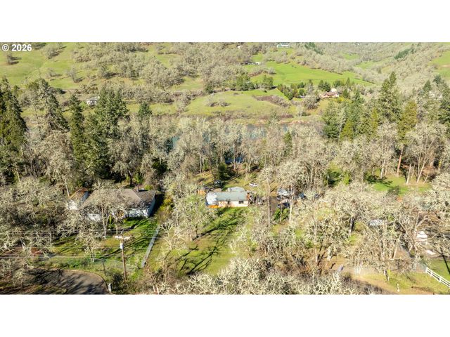 1176 WHISTLERS Ln, Roseburg, OR 97470
