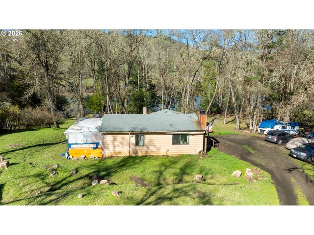 1176 WHISTLERS Ln, Roseburg, OR 97470