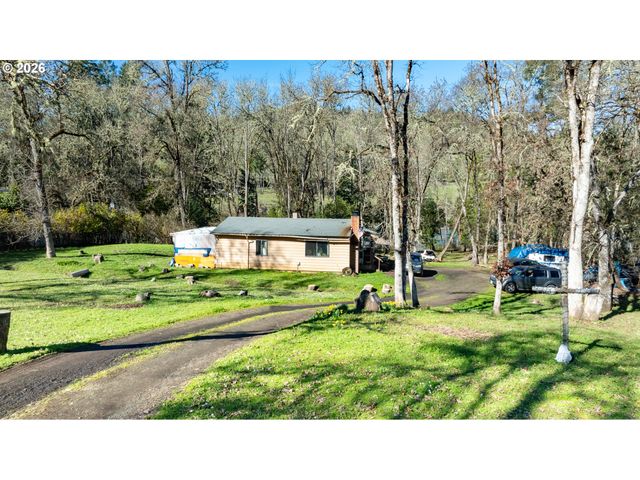 1176 WHISTLERS Ln, Roseburg, OR 97470