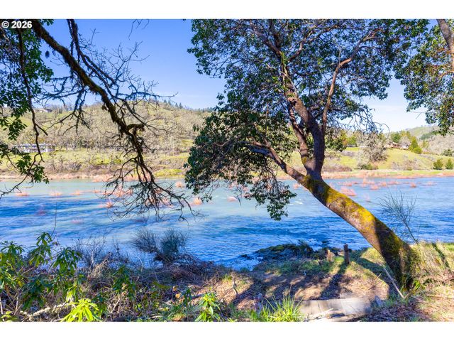 1176 WHISTLERS Ln, Roseburg, OR 97470