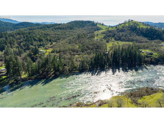 1176 WHISTLERS Ln, Roseburg, OR 97470