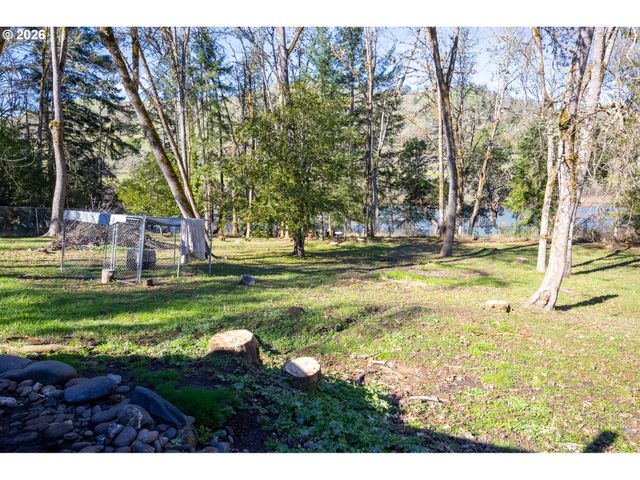 1176 WHISTLERS Ln, Roseburg, OR 97470