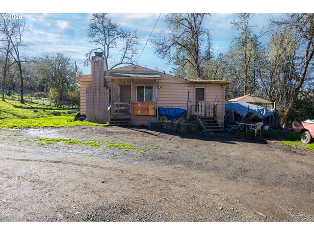 1176 WHISTLERS Ln, Roseburg, OR 97470