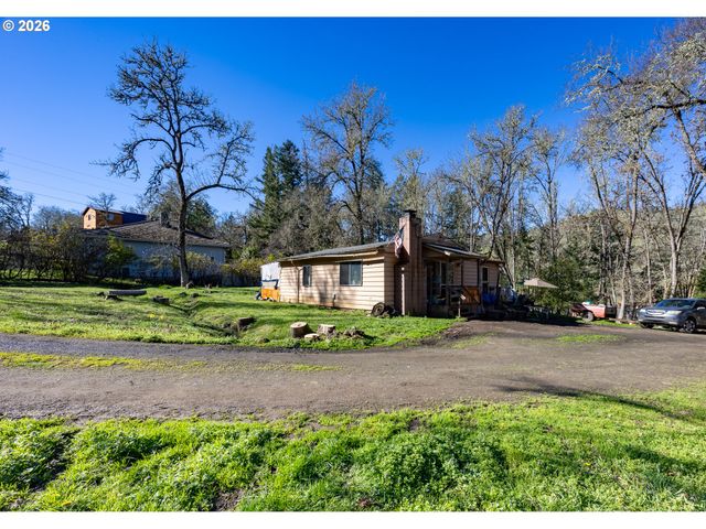 1176 WHISTLERS Ln, Roseburg, OR 97470