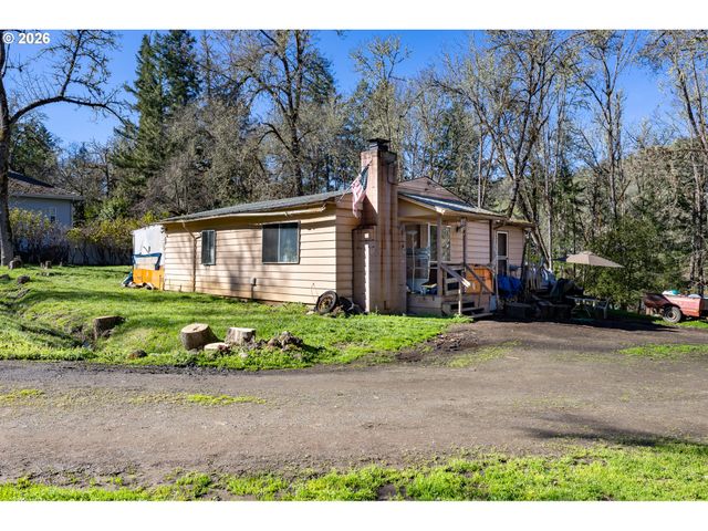 1176 WHISTLERS Ln, Roseburg, OR 97470