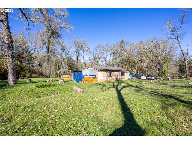 1176 WHISTLERS Ln, Roseburg, OR 97470