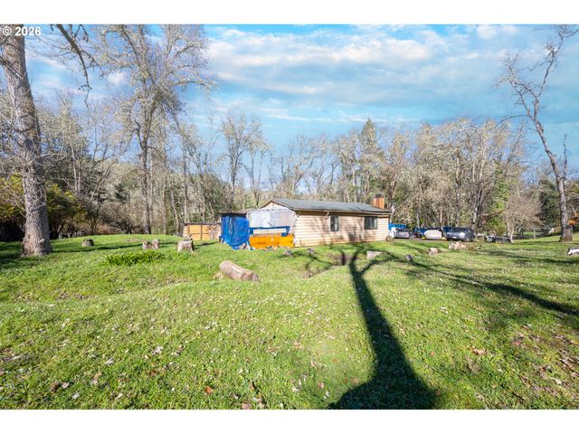 1176 WHISTLERS Ln, Roseburg, OR 97470