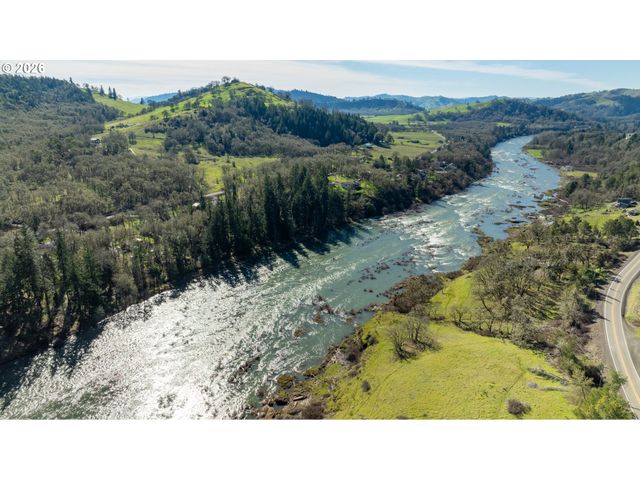 1176 WHISTLERS Ln, Roseburg, OR 97470