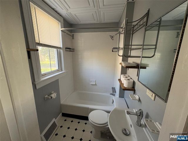 107 3rd Avenue 1st Floor, Hawthorne, NJ 07506