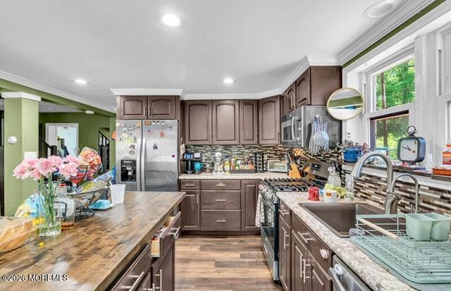 831 Palmer Avenue, Holmdel, NJ 07733
