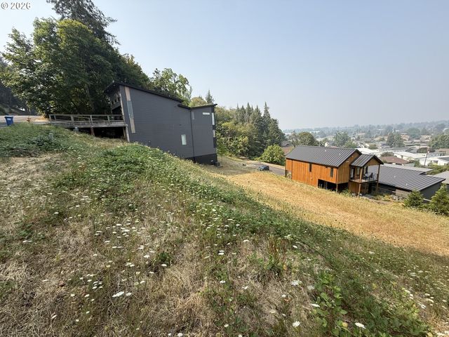 Crenshaw Dr, Eugene, OR 97401