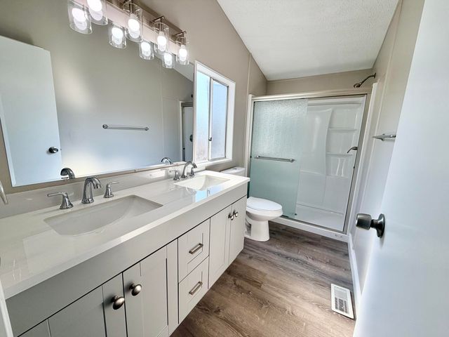 720 E Worth Avenue 14, Porterville, CA 93257