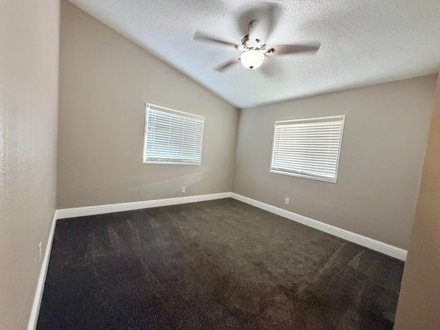 720 E Worth Avenue 14, Porterville, CA 93257