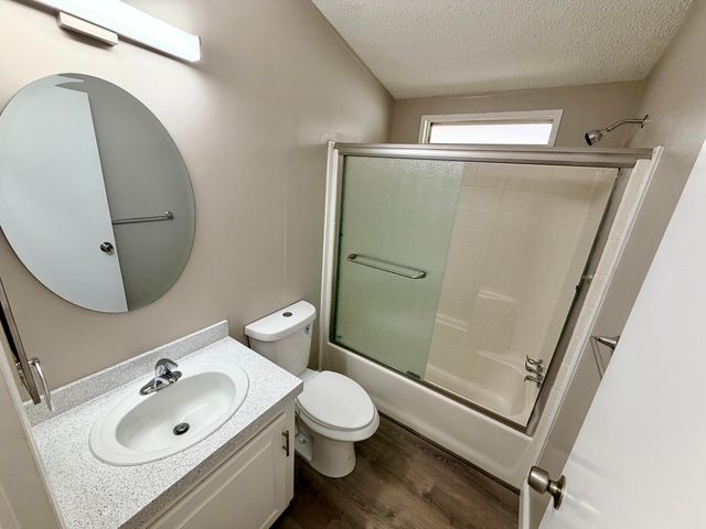 720 E Worth Avenue 14, Porterville, CA 93257