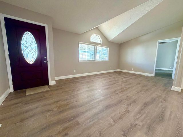 720 E Worth Avenue 14, Porterville, CA 93257