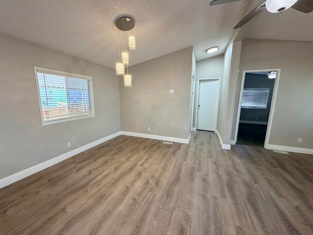 720 E Worth Avenue 14, Porterville, CA 93257