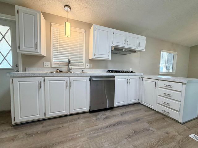 720 E Worth Avenue 14, Porterville, CA 93257