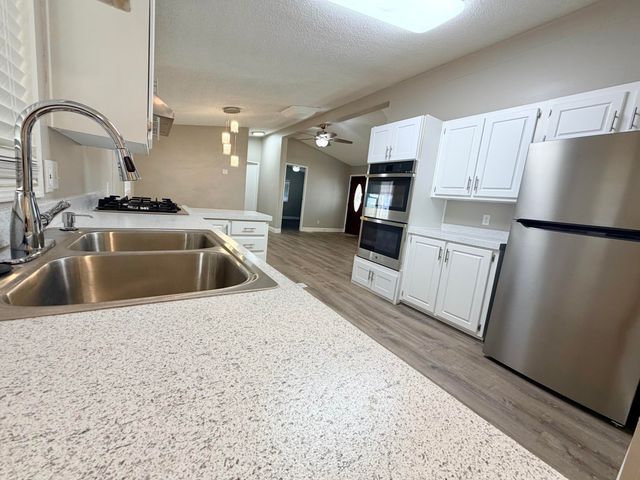 720 E Worth Avenue 14, Porterville, CA 93257