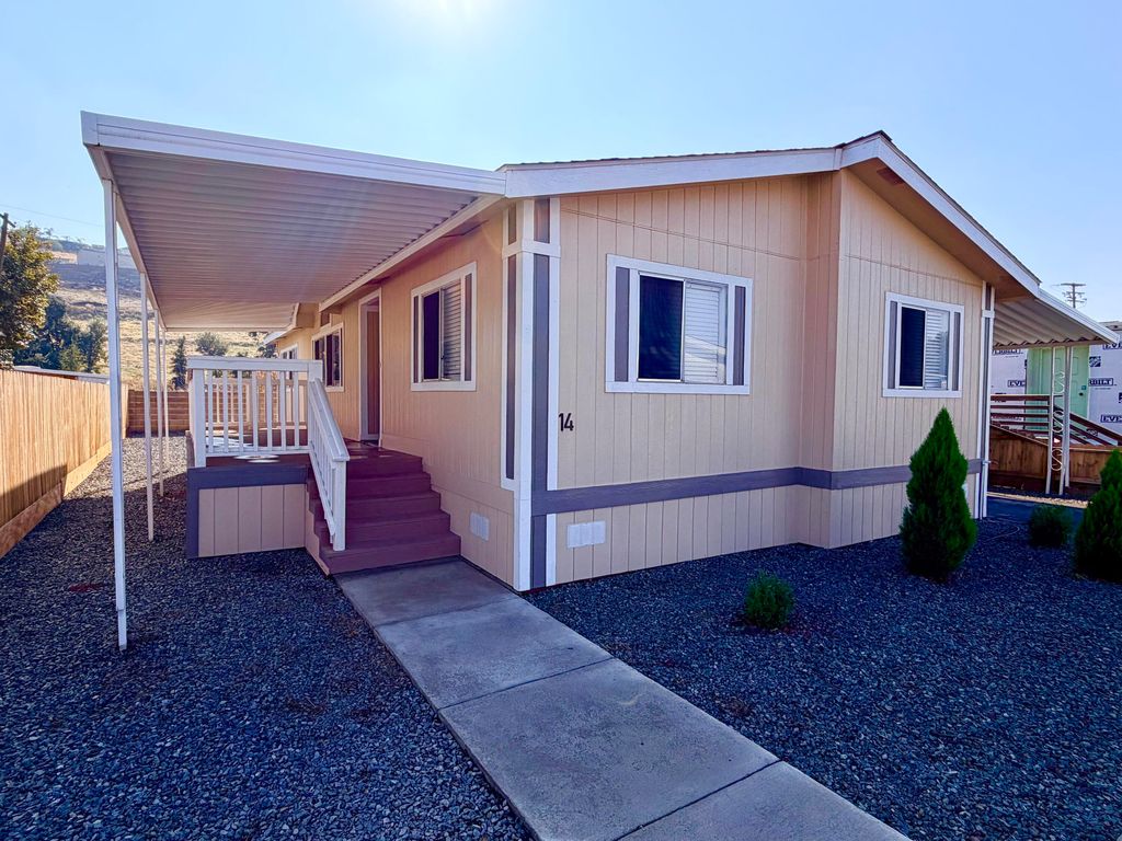 720 E Worth Avenue 14, Porterville, CA 93257