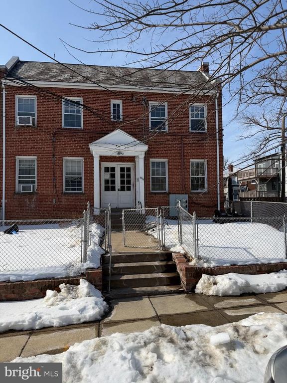 5618 1ST PL NW, Washington, DC 20011