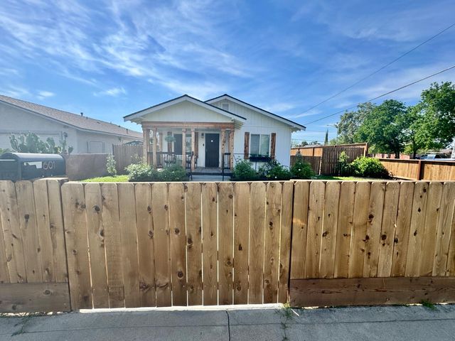 601 I Street, Sanger, CA 93657