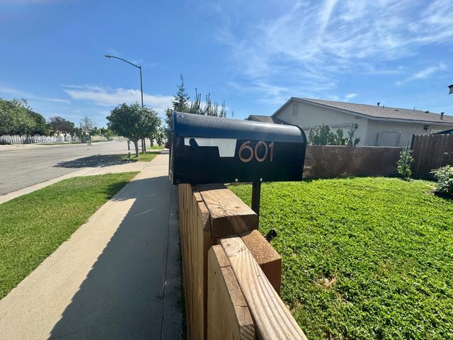 601 I Street, Sanger, CA 93657