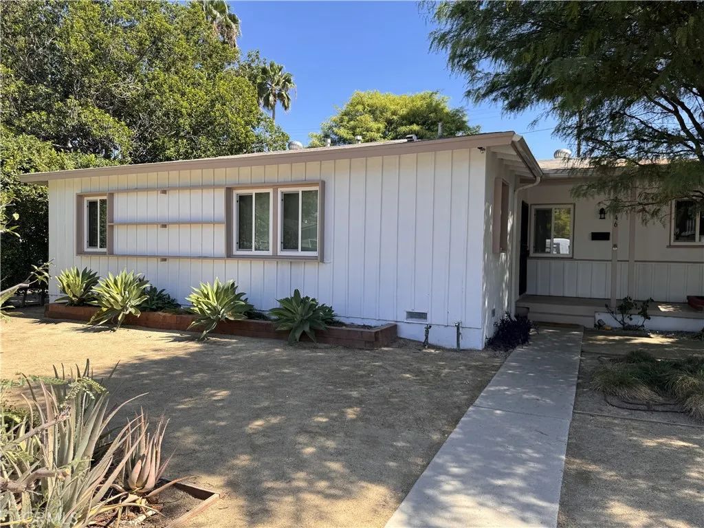20146 Hartland, Winnetka, CA 91306