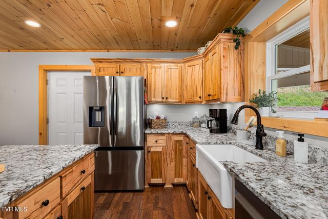 967 Cherry Springs Lane, Trade, TN 37691