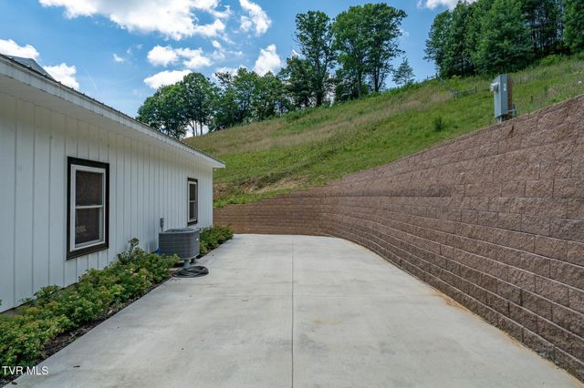 967 Cherry Springs Lane, Trade, TN 37691