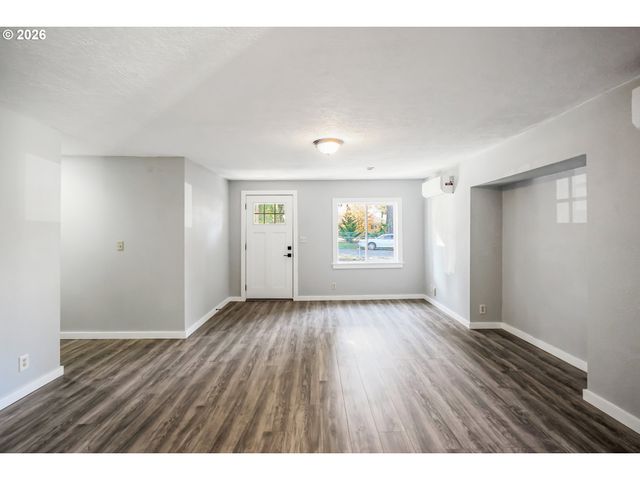 13207 Se RAYMOND St, Portland, OR 97236