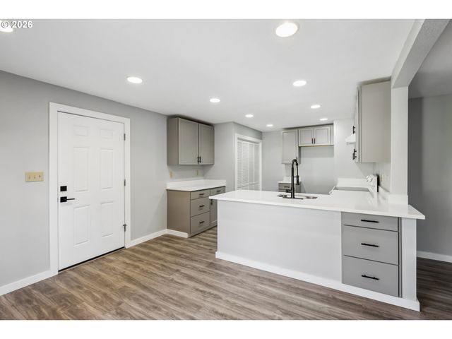 13207 Se RAYMOND St, Portland, OR 97236