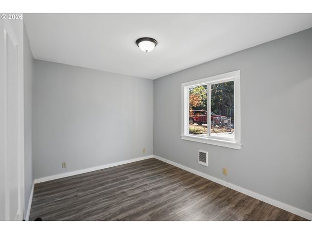 13207 Se RAYMOND St, Portland, OR 97236