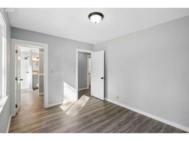 13207 Se RAYMOND St, Portland, OR 97236