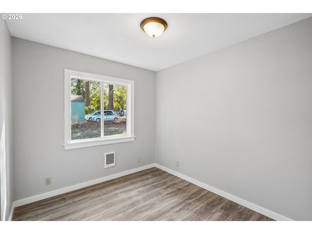 13207 Se RAYMOND St, Portland, OR 97236