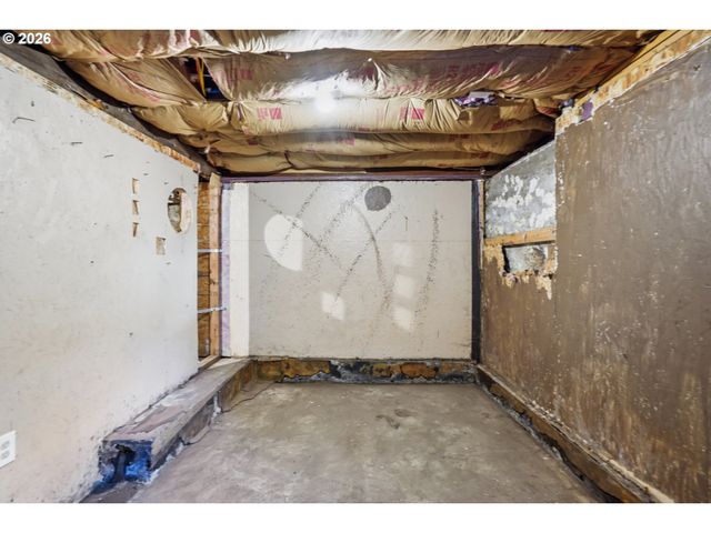13207 Se RAYMOND St, Portland, OR 97236