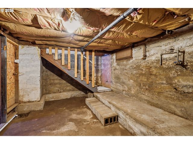 13207 Se RAYMOND St, Portland, OR 97236