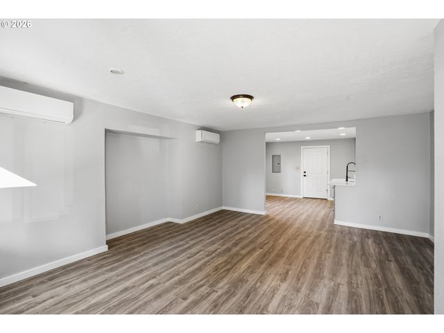 13207 Se RAYMOND St, Portland, OR 97236