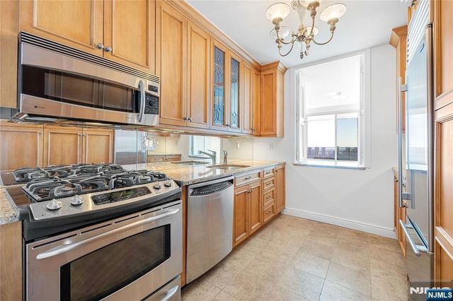 1530 Palisade Avenue 23G, Fort Lee, NJ 07024