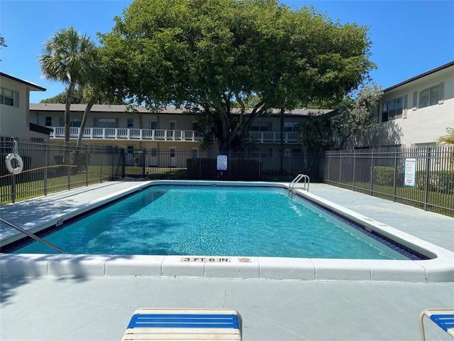 610 SE 2nd Avenue L4, Deerfield Beach, FL 33441