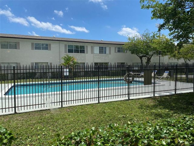610 SE 2nd Avenue L4, Deerfield Beach, FL 33441