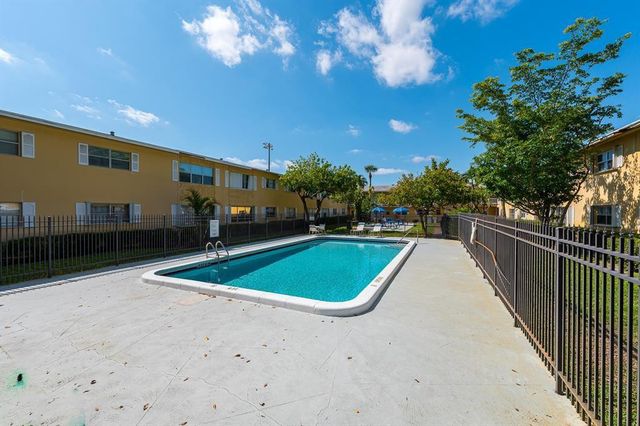 610 SE 2nd Avenue L4, Deerfield Beach, FL 33441