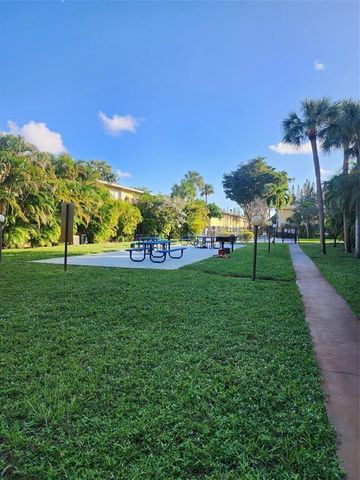 610 SE 2nd Avenue L4, Deerfield Beach, FL 33441