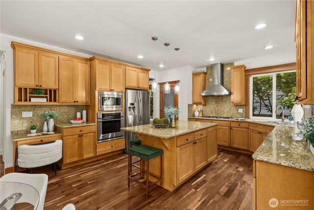 2415 NE Daphne, Issaquah, WA 98029