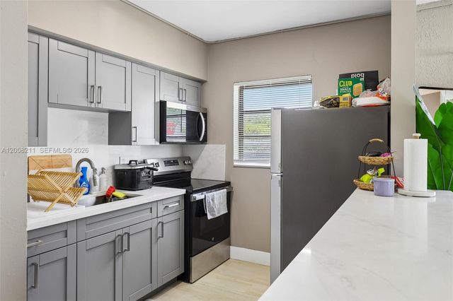 1400 NW 55th St, Miami, FL 33142