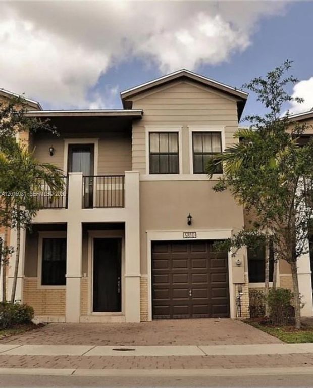 5810 NW 104th Path 5810, Doral, FL 33178
