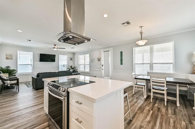 4133 4th Street, Galveston, TX 77554