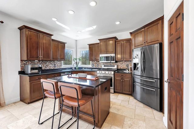 2005 FESCUE WAY, Suamico, WI 54313
