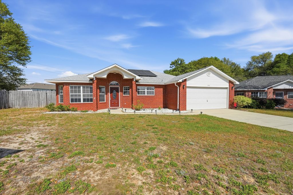 210 Limestone Circle, Crestview, FL 32539